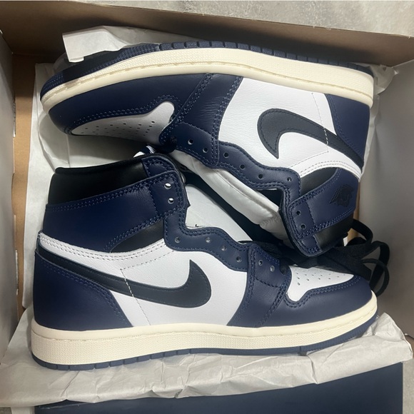 Air Jordan 1 Retro High OG 'Midnight Navy Men’s 5.5 / Womens 7 BRAND NEW W/BOX - Picture 2 of 8